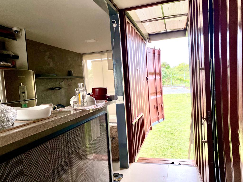 dentro vendo porta saida.jpeg